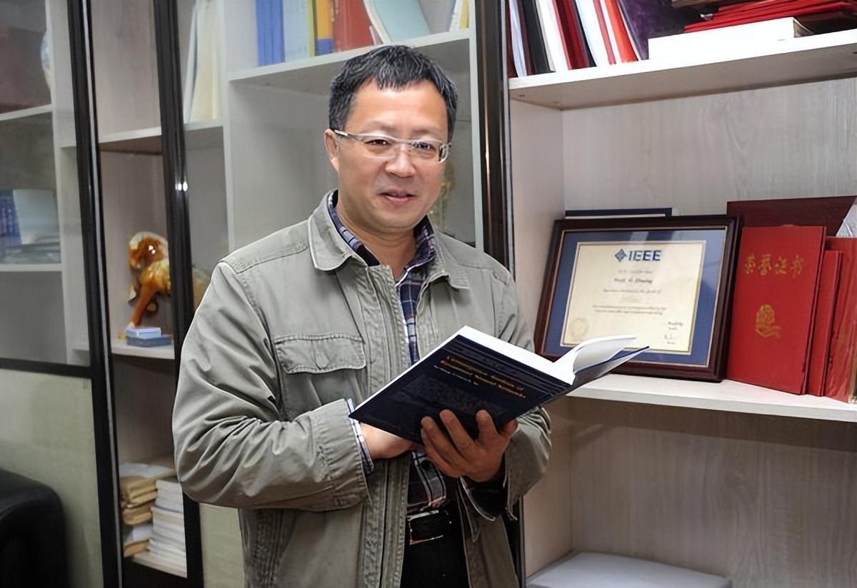 成都大学毛洪涛，卓越领袖的崛起与深远影响