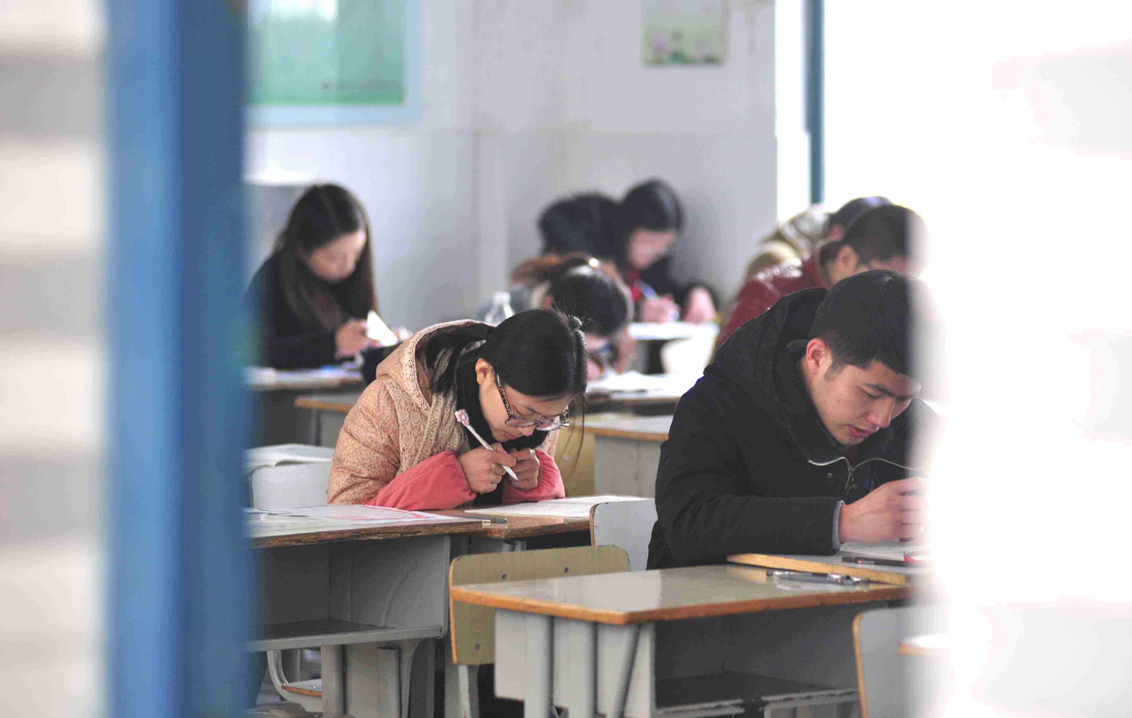公务员最早公告的起源、发展与演变