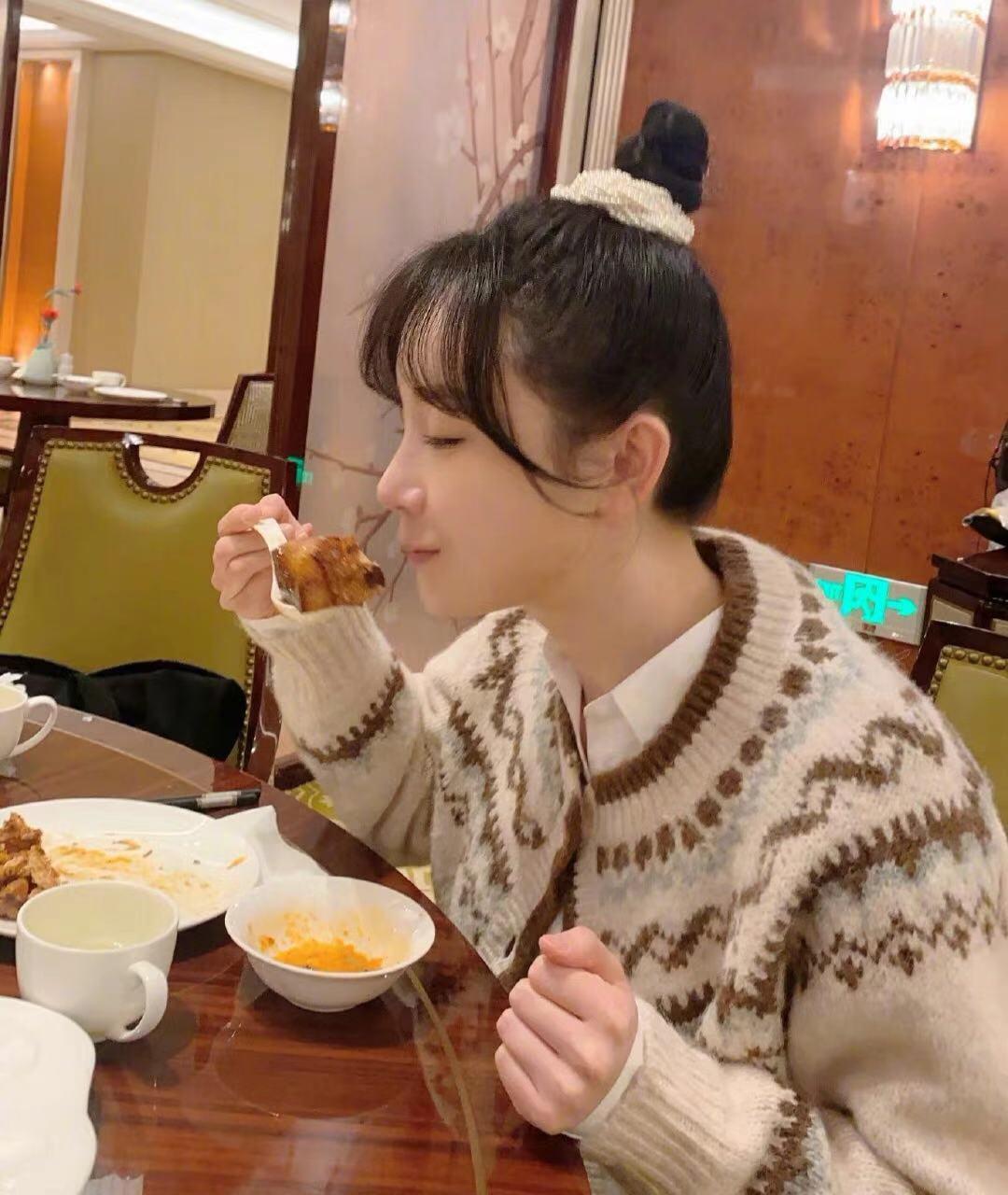 黄奕马苏早期视频，魅力与回忆的交织