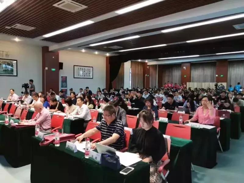 e学会起源与早期发展，数字化教育先驱者的探索之路