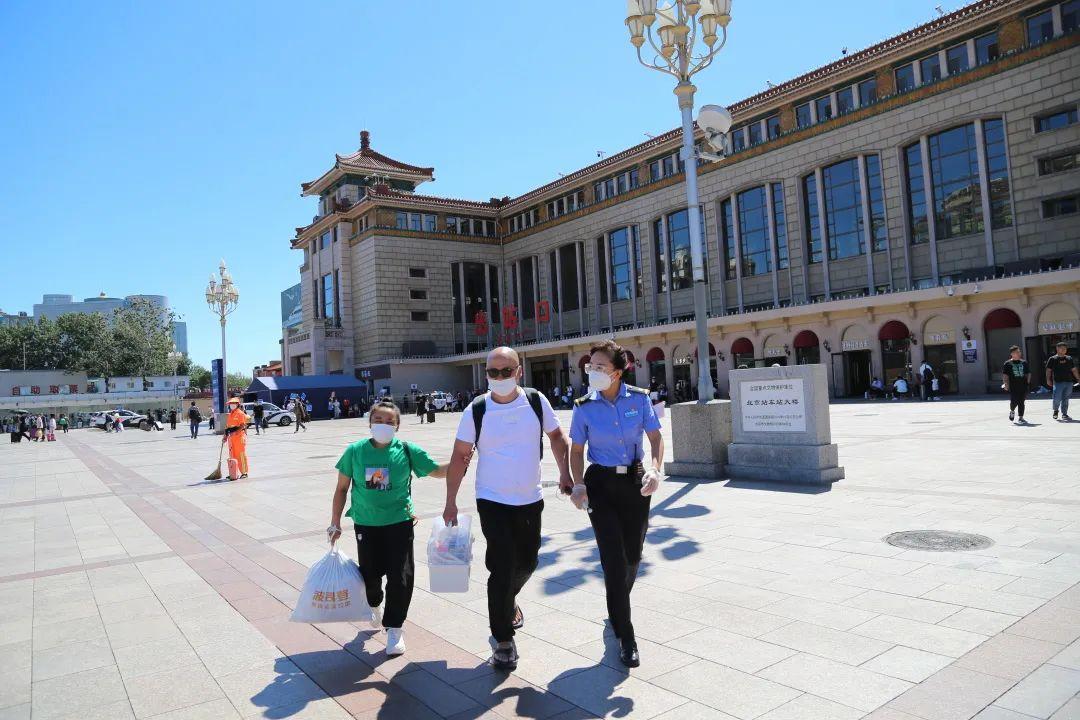 北京站疫情初现，全民抗疫的挑战与历程
