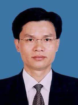李岩益早期新闻报道，揭开公众人物的神秘面纱，探寻背后的故事