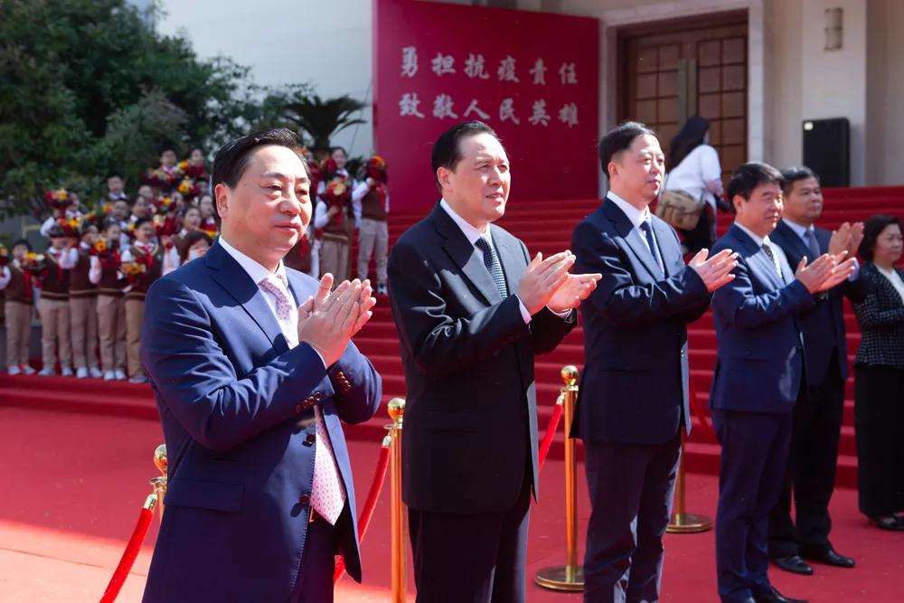 新冠肺炎国外疫情的早期起源、演变与全球应对策略