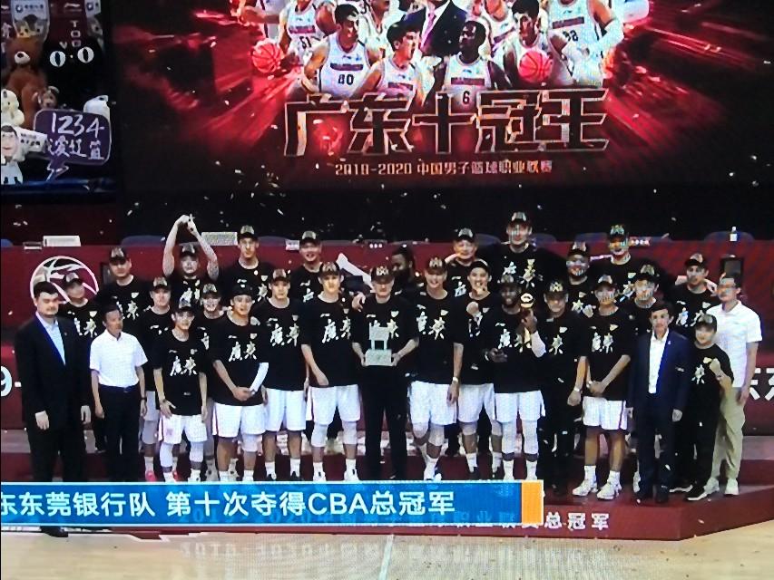 易建联伤情早期观察与评估，初步了解伤情情况