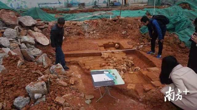 热水古墓揭秘古代文明神秘面纱，最早发现的古墓揭示历史真相