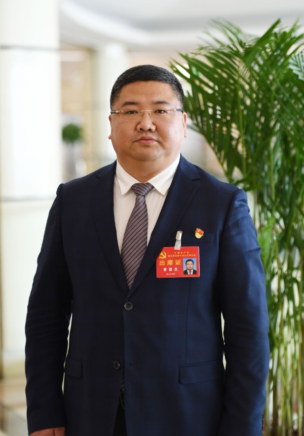 曹德友的职业生涯初探，早期任职与影响解析