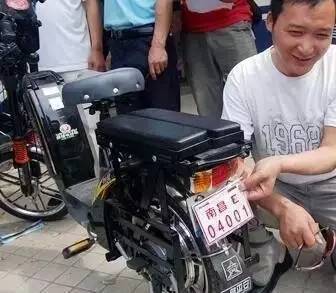 最早电动车上牌历程与背后的故事
