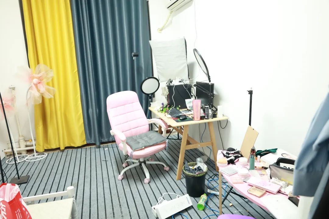 直播室的起源与早期发展，直播间的历史演变