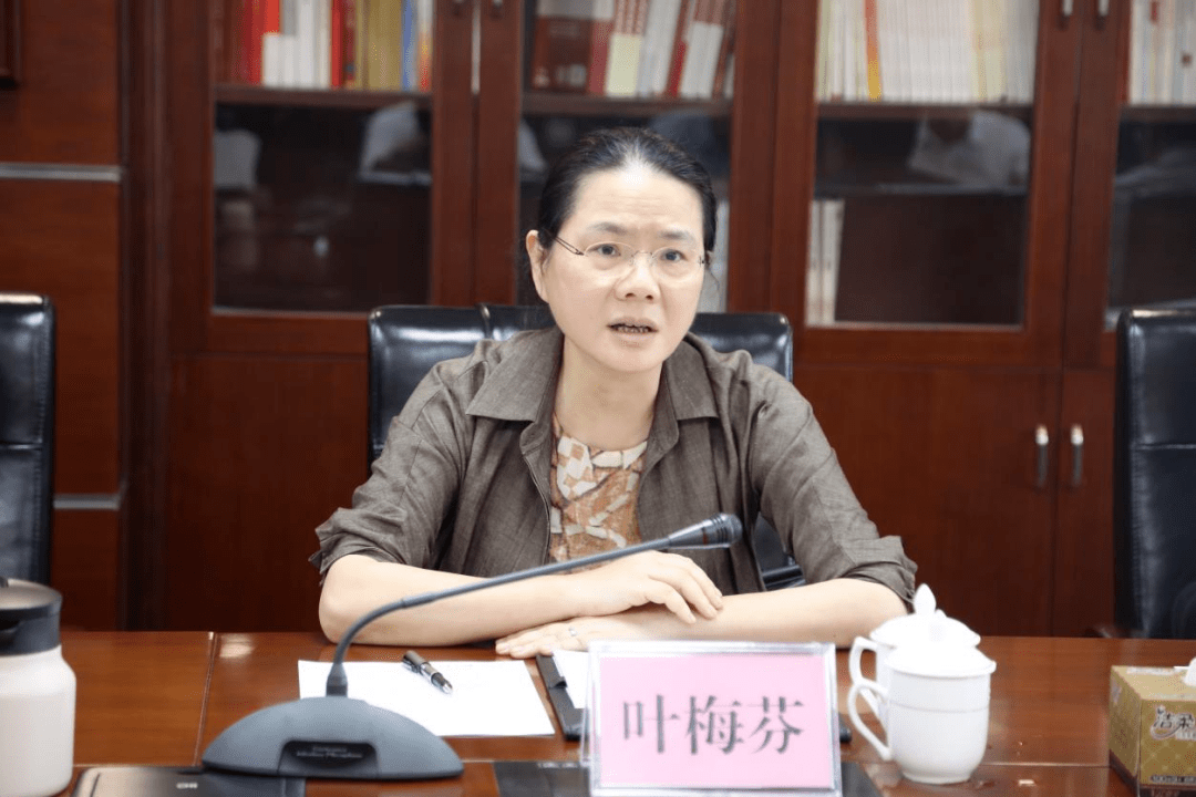 叶梅芬，新闻先驱的传奇故事，早期新闻报道揭秘其辉煌人生