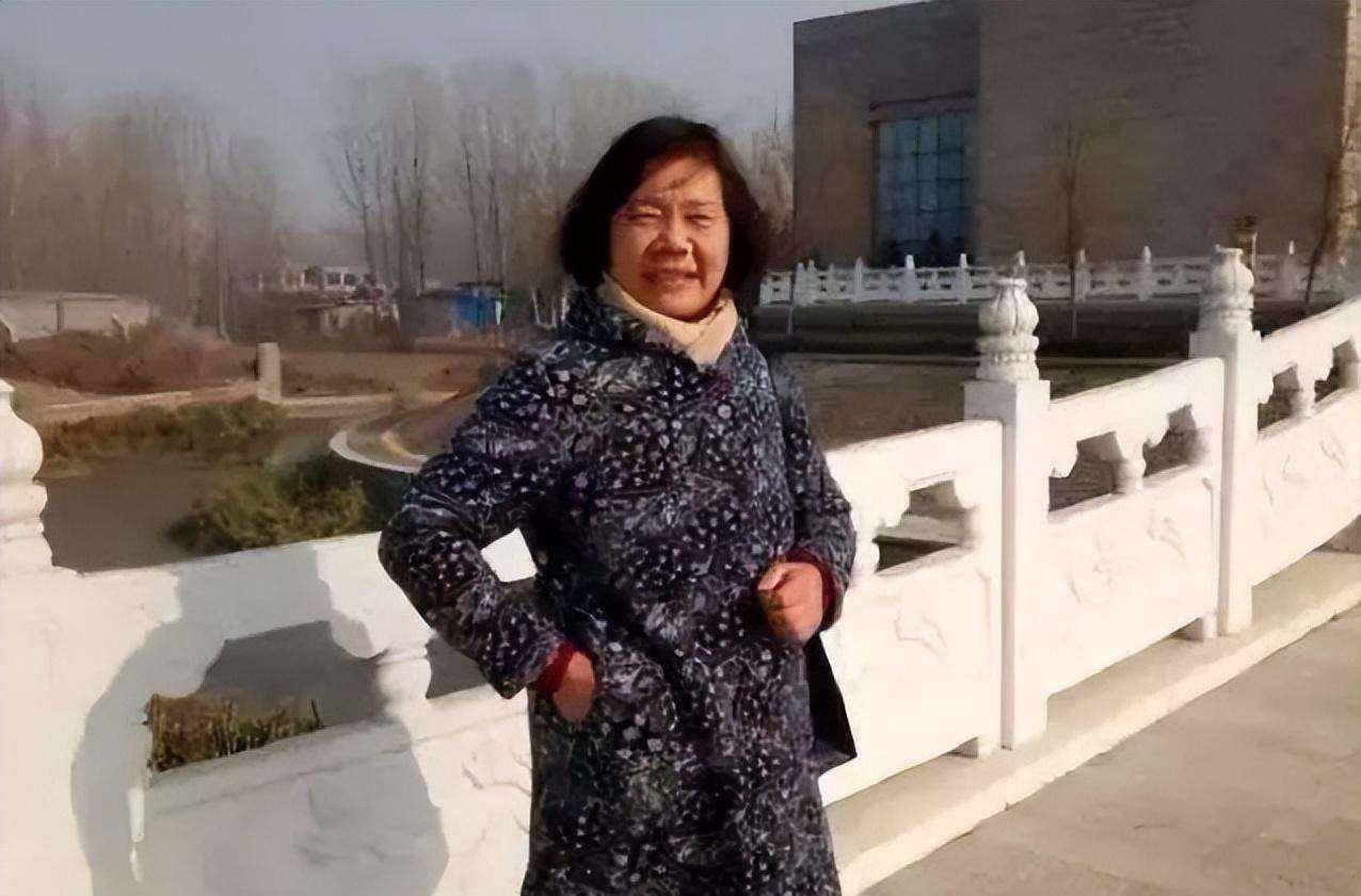 王秀云的艺术之路探索，早期主演经历揭秘