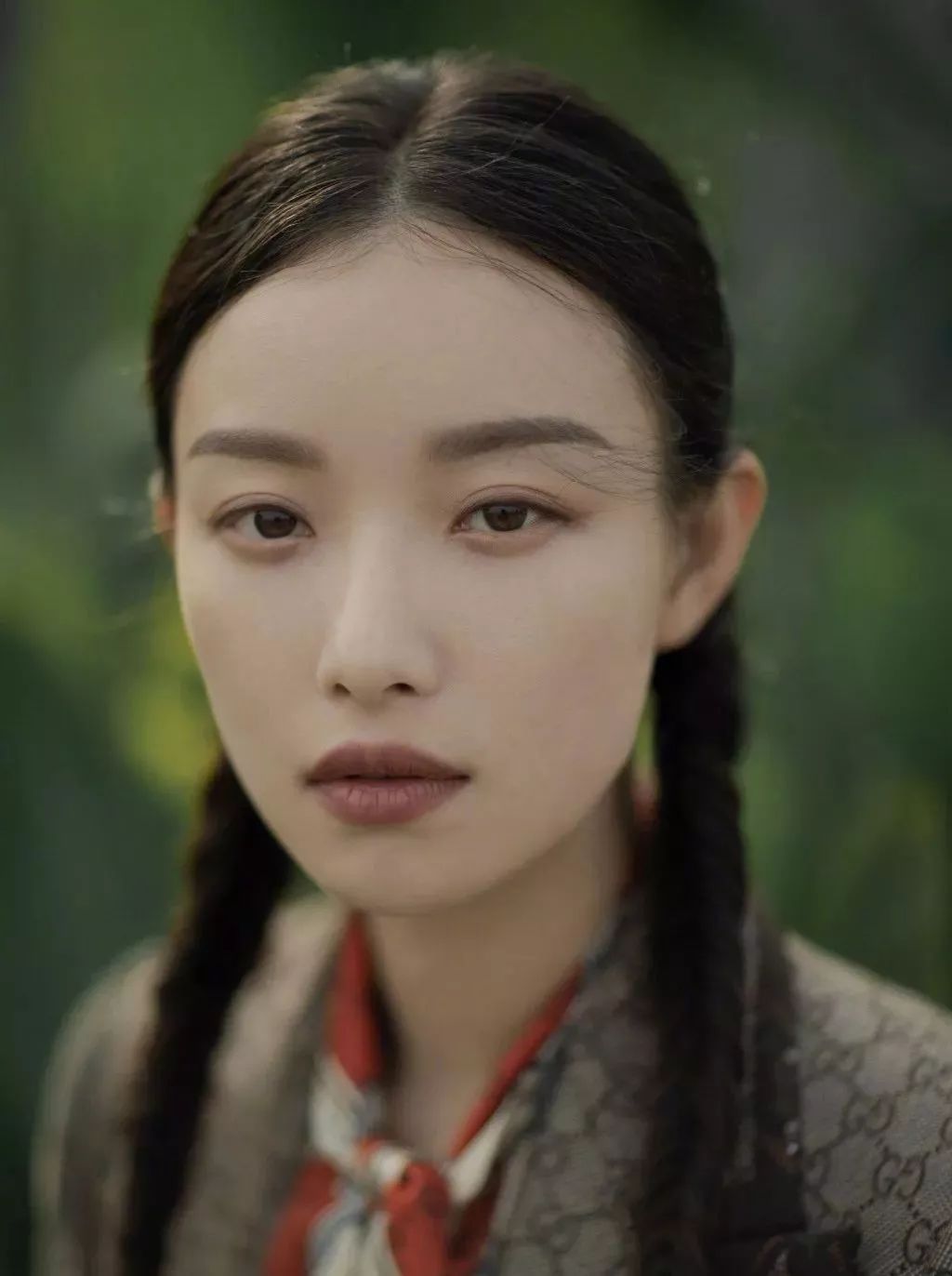 倪妮妆容进化史，青涩到成熟的美丽转变教程